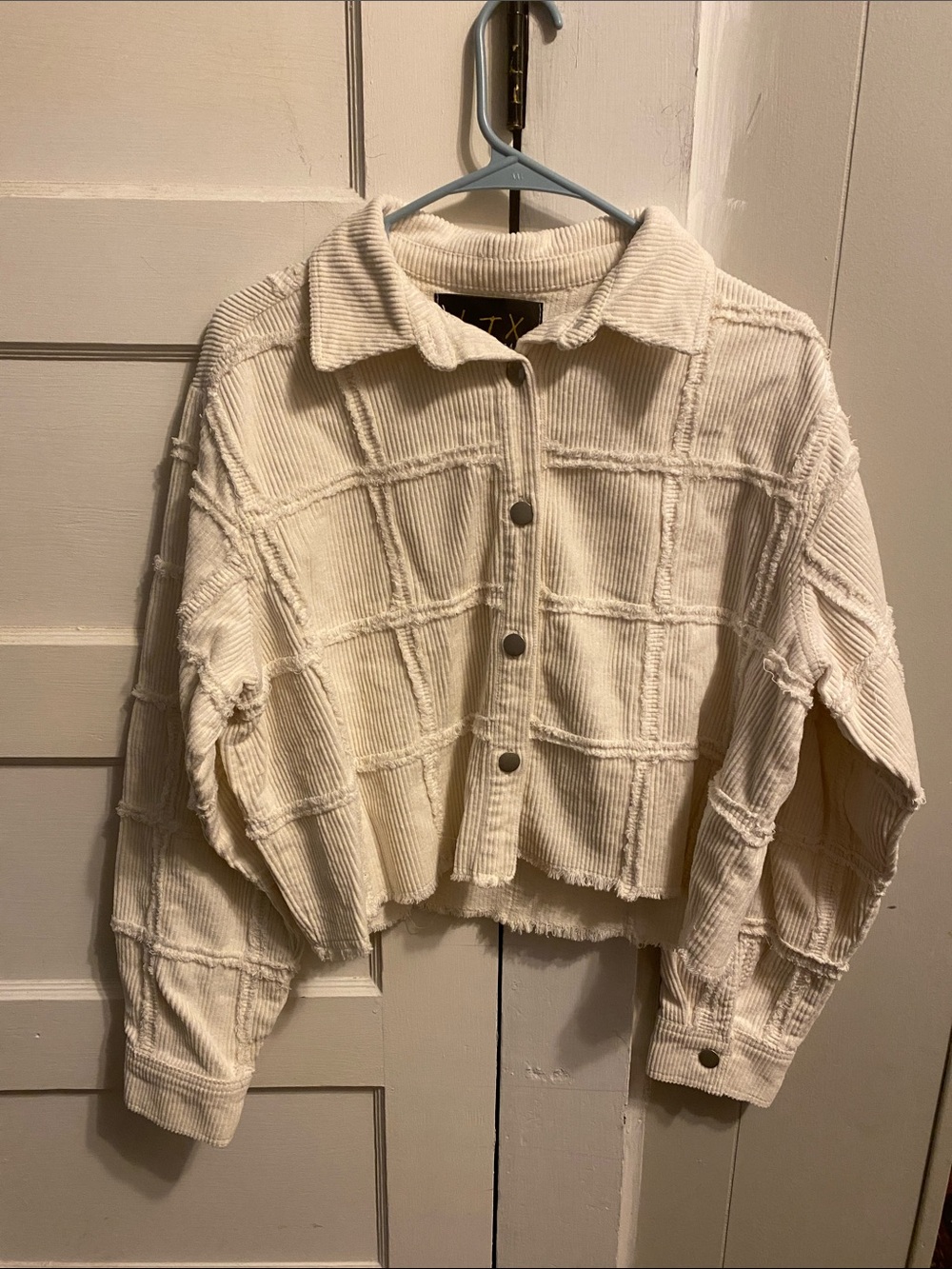 Women’s Cream Cropped Corduroy Button-Up Jacket